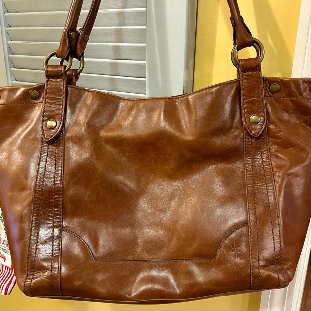 Frye Melissa shoulder tote bag. Like New.